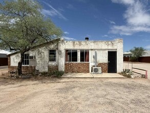 Building Photo - 320 N Warren Ave