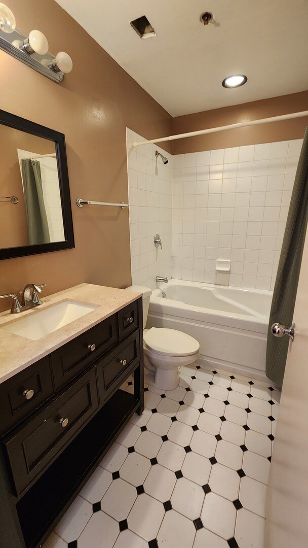 Foto del edificio - 333 W Hubbard St