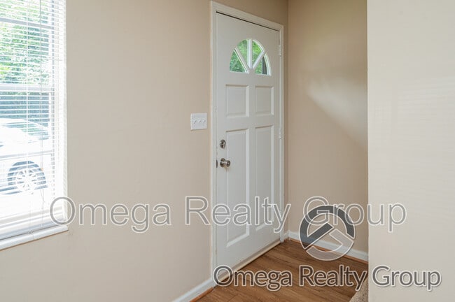 Building Photo - 2703 Hackberry Rd