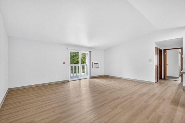 Foto del edificio - Whispering Pines Apartments