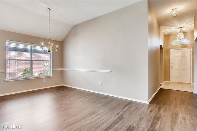 Foto del edificio - 3 br, 2 bath House - 9901 Glenshee Drive UNIT