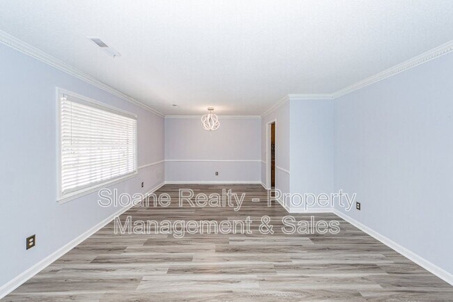 Building Photo - 176 Foxborough Rd