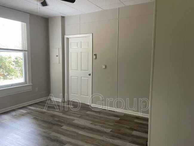 Foto del edificio - 9878 Canterbury Rd