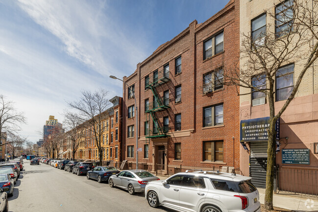 Vista alternativa del edificio. - 1723 Woodbine St