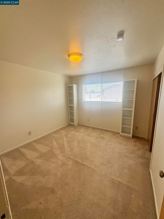 Foto del edificio - 674 Maud Ave