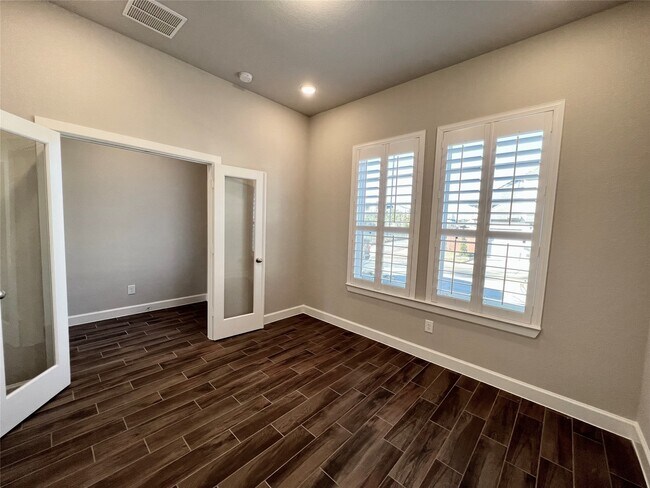 Foto del edificio - 547 Kingston Ln