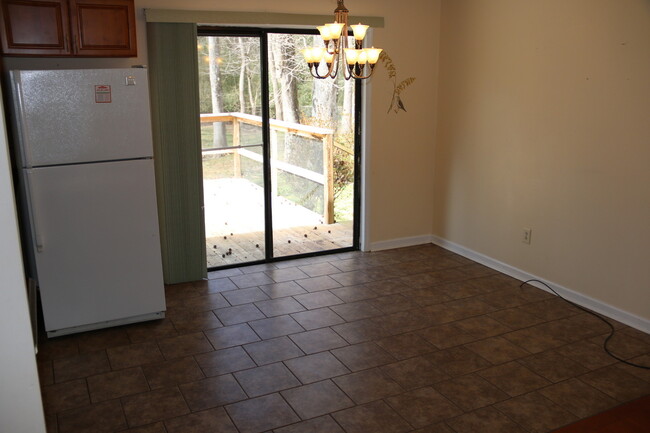 Foto del edificio - 3 Bedroom 2 Bath in Cary Woods S/D