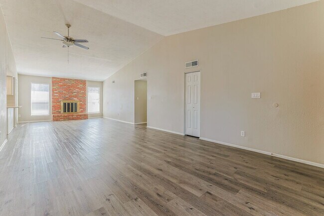 Building Photo - 1307 W Palo Verde Dr