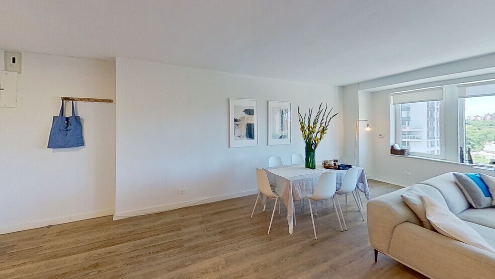 Modern ROOM at The Heritage House