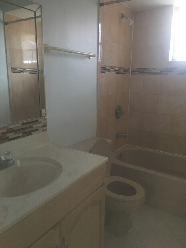 Foto del edificio - 890 W 39th Pl