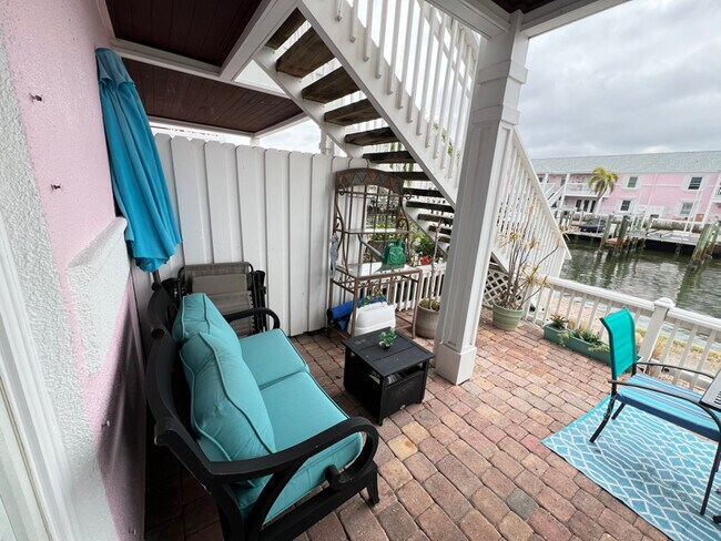 Building Photo - 5164 Beach Dr SE