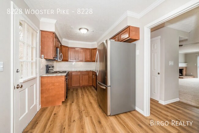 Building Photo - Stunning 2 Bed/2.5 Bath Townhome with atta...