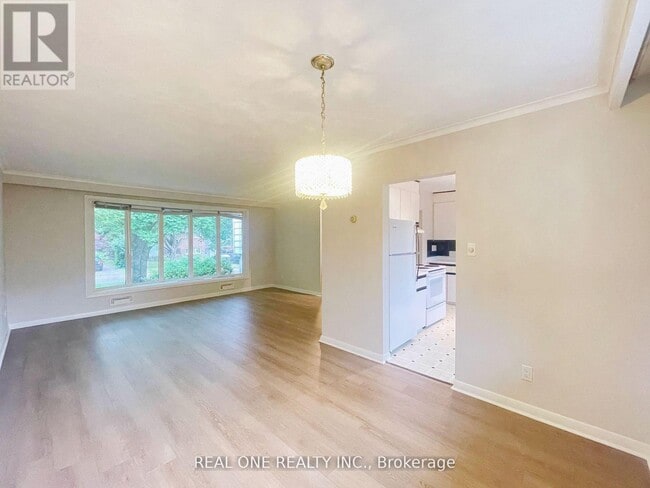 Building Photo - 48 Lionel Heights Crescent