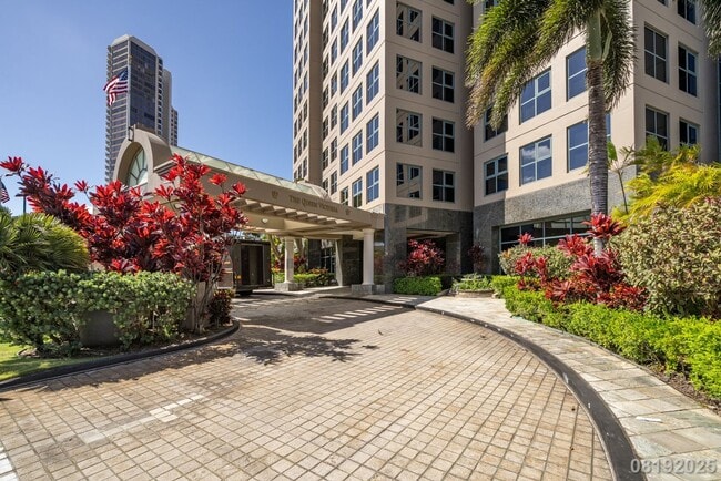Building Photo - Executive Luxury Residence | 2BR/2.5BA | 1...