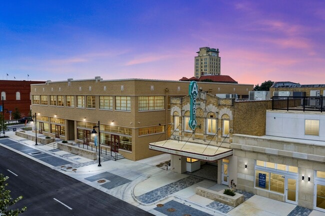 Primary Photo - Hawn Plaza