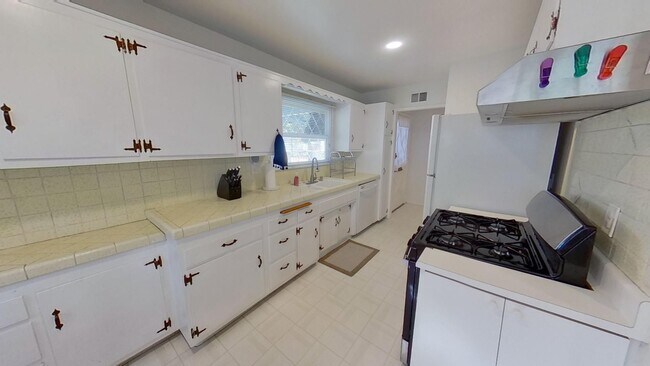 Foto del edificio - Mid-Term Rental: Fully Furnished 3 Bed 2.5...