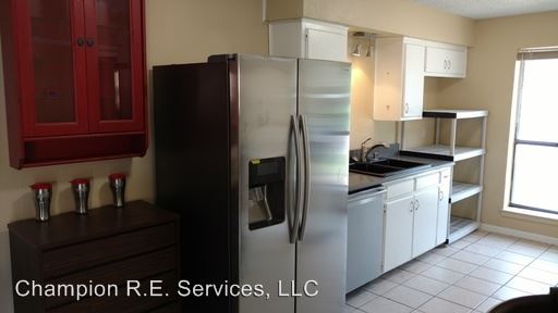 Building Photo - 2317 Cales Dr