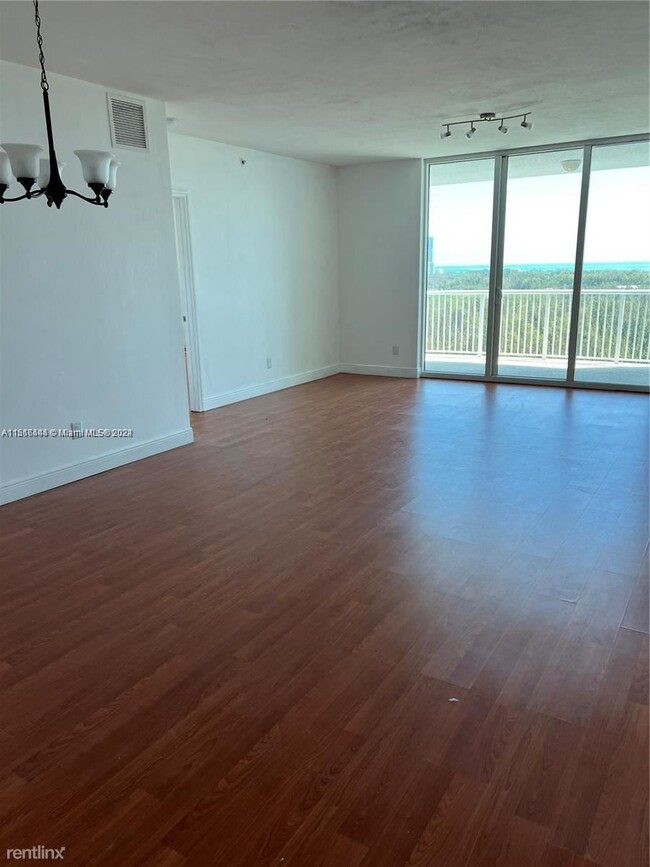 Building Photo - 3 br, 3.5 bath House - 14951 Royal Oaks Ln...