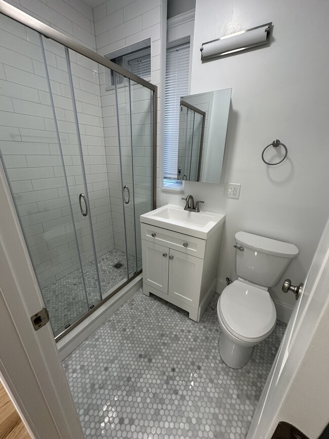 Building Photo - 69 Park Dr