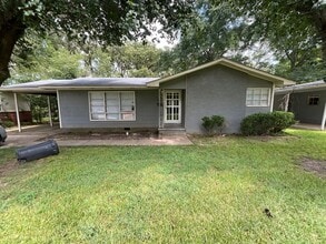 Building Photo - 3024 Oak Forest Dr