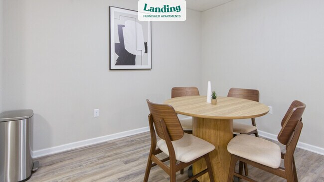 Foto del edificio - 6820 W Hillsborough Ave