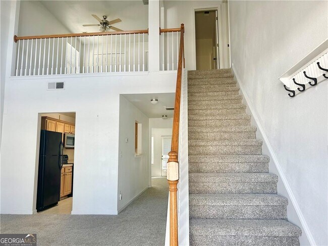 Building Photo - 6475 White Walnut Way