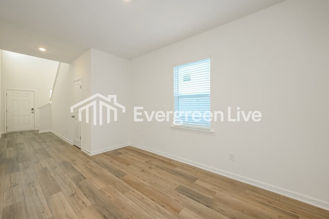 Building Photo - 2476 Lennox Rd SE