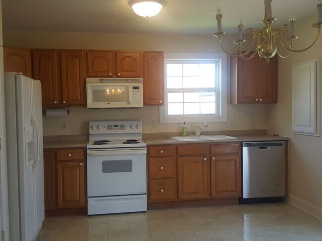 Foto del edificio - 3 Bedroom 2 Bath Townhouse