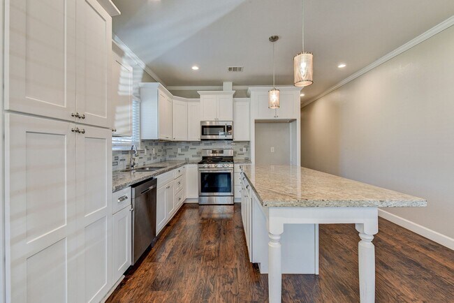 Foto del edificio - Charming 3-Bedroom, 2-Bathroom Home with Modern Amenities