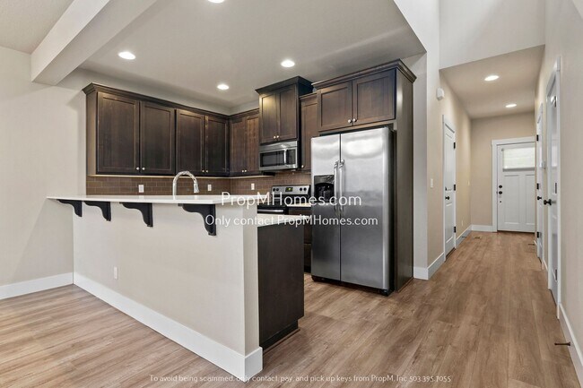 Foto del edificio - Terrific Milwaukie Three Bedroom Townhome - Close to Providence!