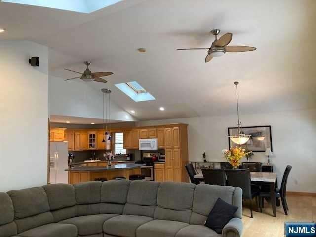 Building Photo - 598 Saddle River Rd