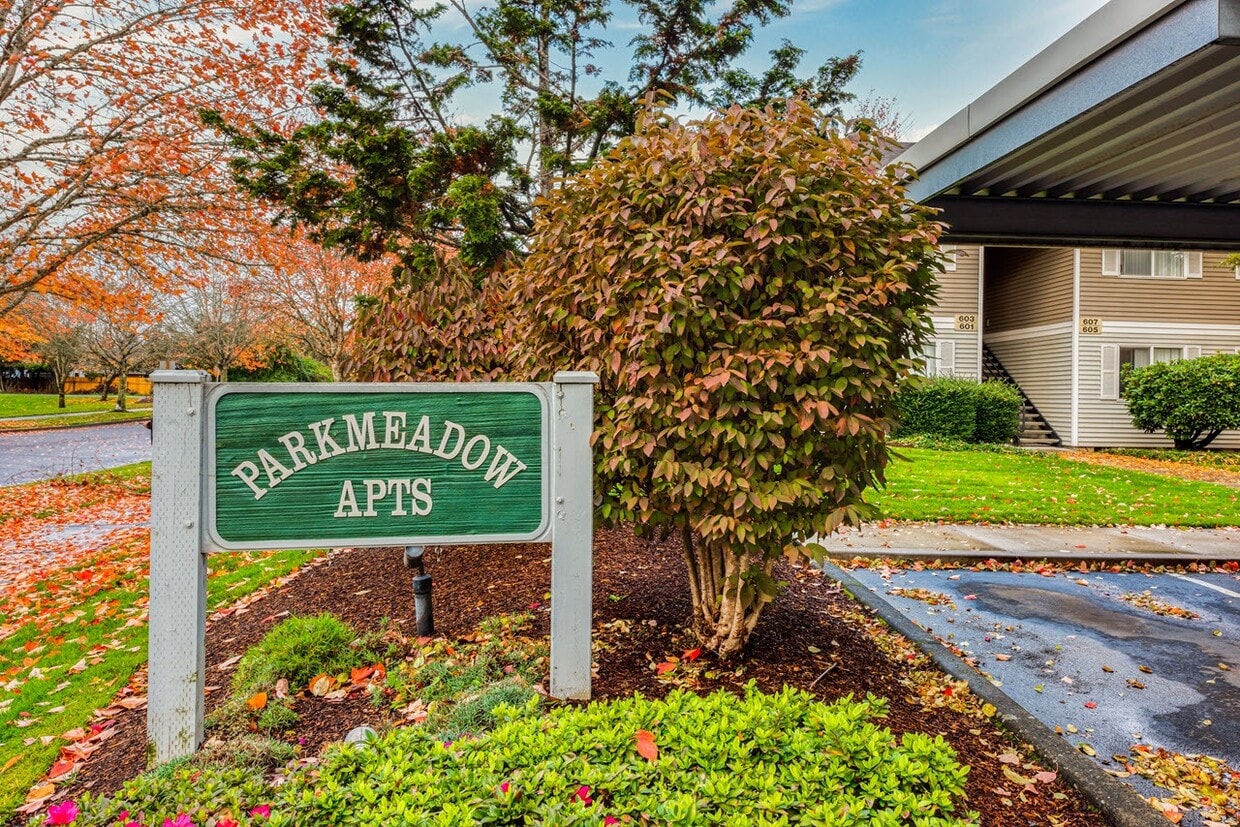 Primary Photo - Parkmeadow Apartments