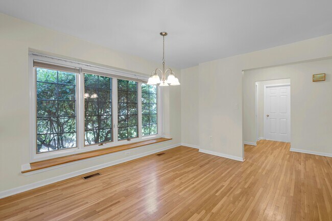 Building Photo - 10 Shelley Pl