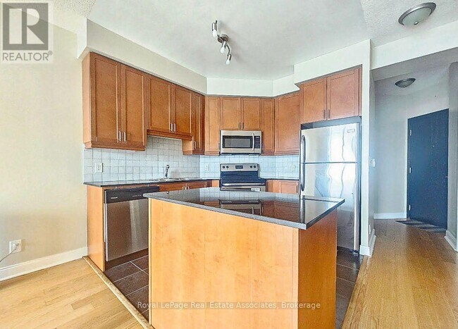 Building Photo - 80 Absolute Ave