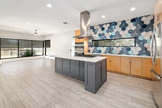 Building Photo - 702 Philco Dr