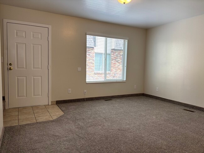 Building Photo - 574 S 200 W