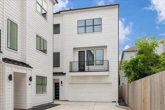 Building Photo - 2508 Gray St