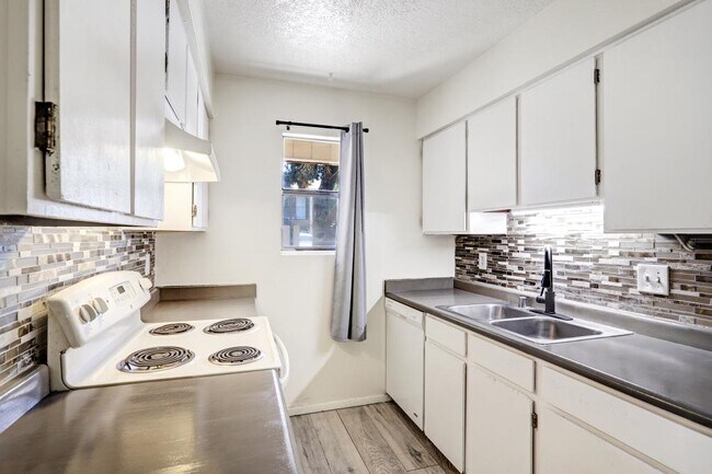 Foto del edificio - 13515 Copper Ave NE