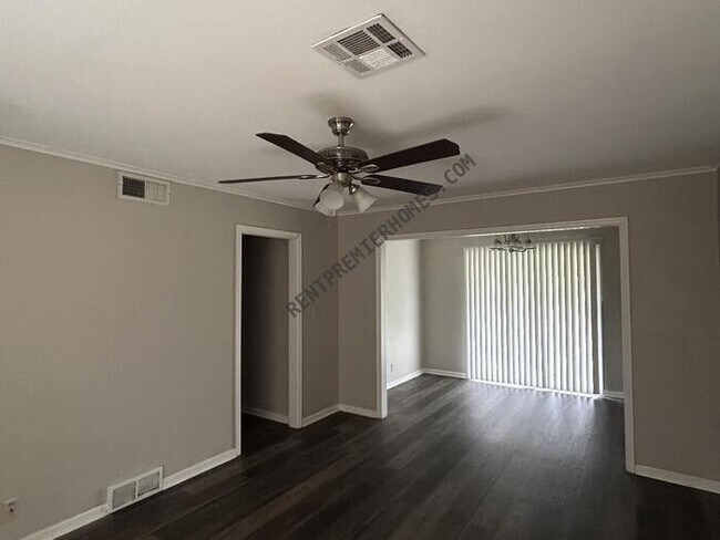 Foto del edificio - 4034 E 27th St