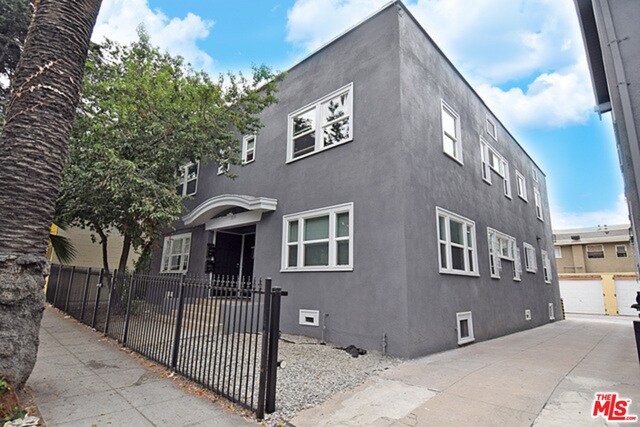 Building Photo - 5526 Franklin Ave