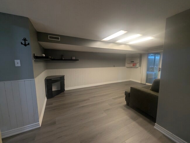 Building Photo - 45 Aberfeldy Cres