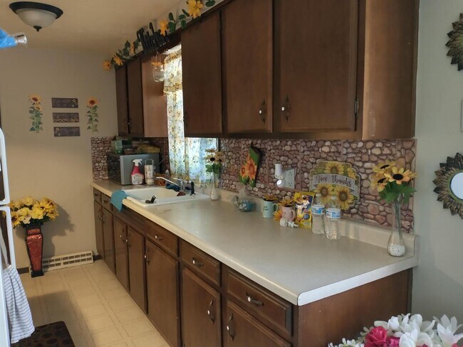 Foto del edificio - 210 Deschane Pl