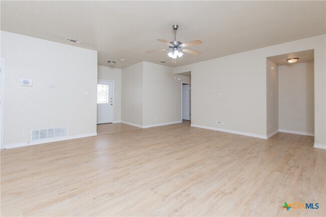 Building Photo - 404 Rowdy Dr