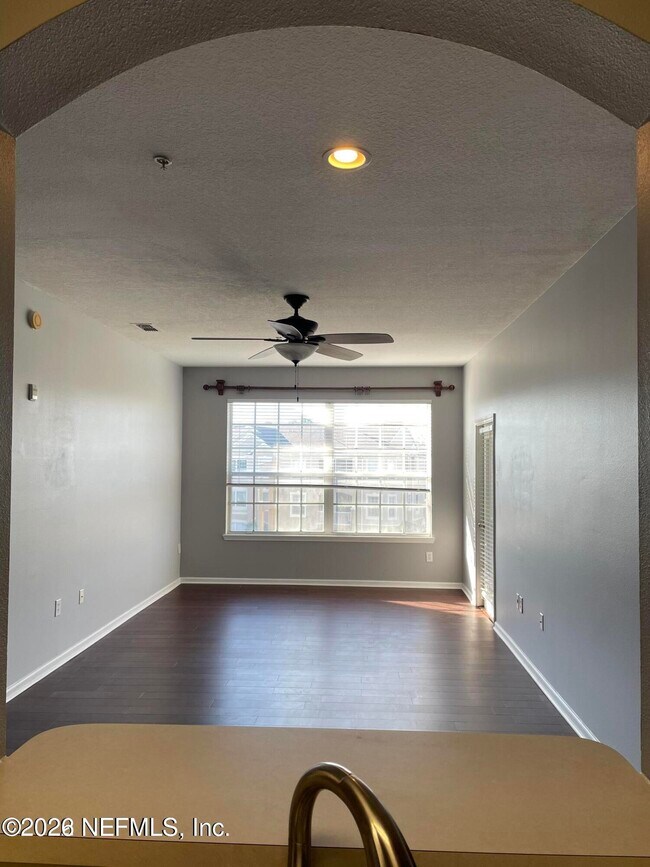 Foto del edificio - 7990 Baymeadows Rd