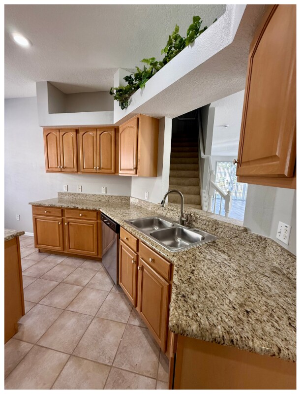 Foto del edificio - 2352 Rosehaven Dr