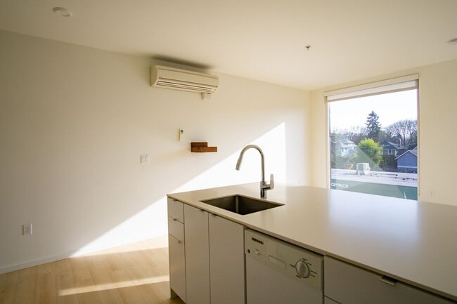 Foto del edificio - Modern & Bright Corner Urban 1 Bed w DW & W/D!