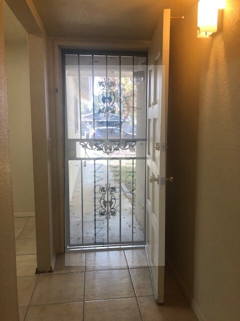 Foto del edificio - 4915 E Laurel Ave