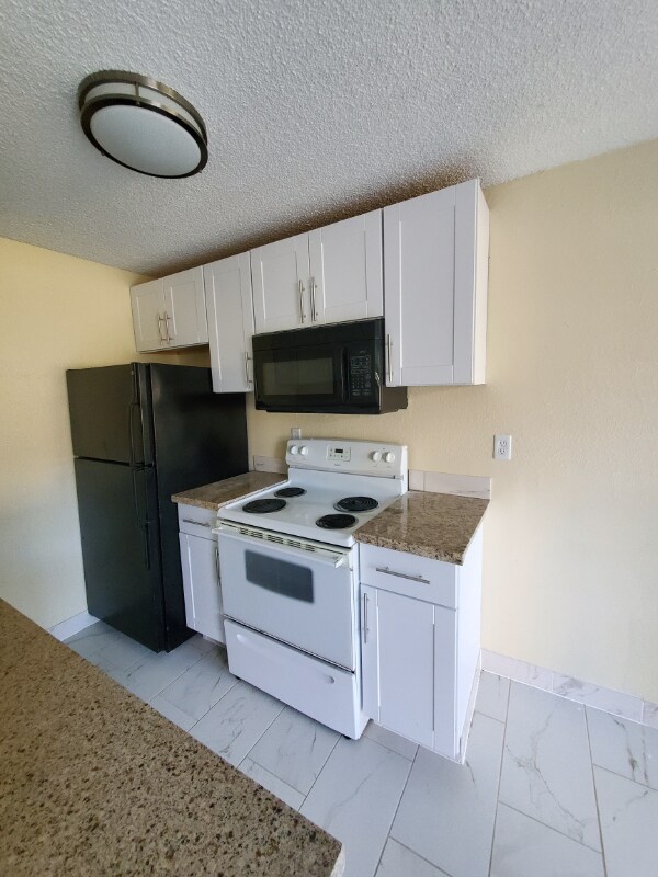 Foto del edificio - 3232 94th St S
