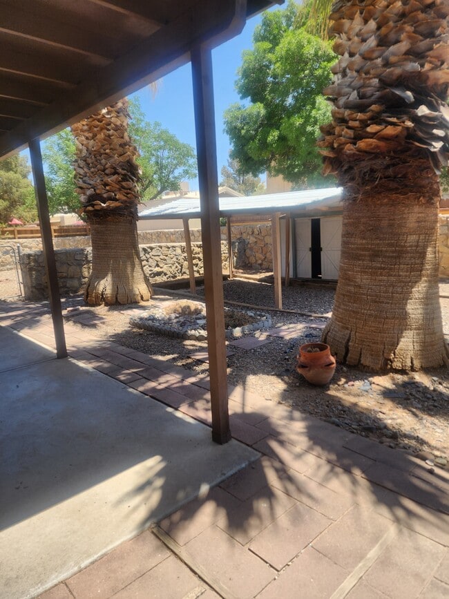 Building Photo - 1017 Galvan Dr