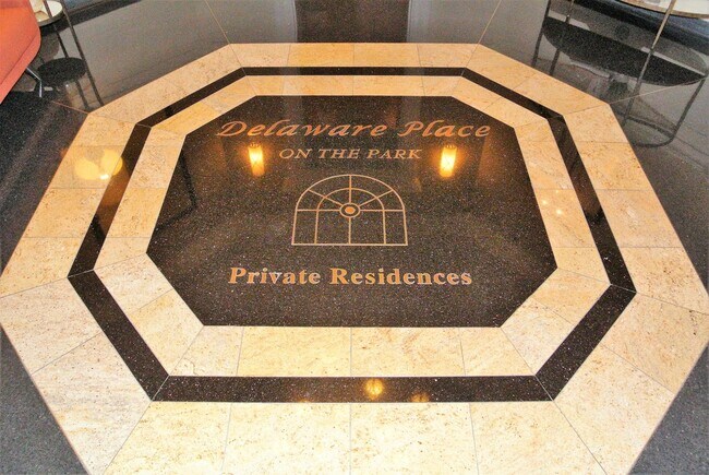 Foto del edificio - 33 W Delaware Pl